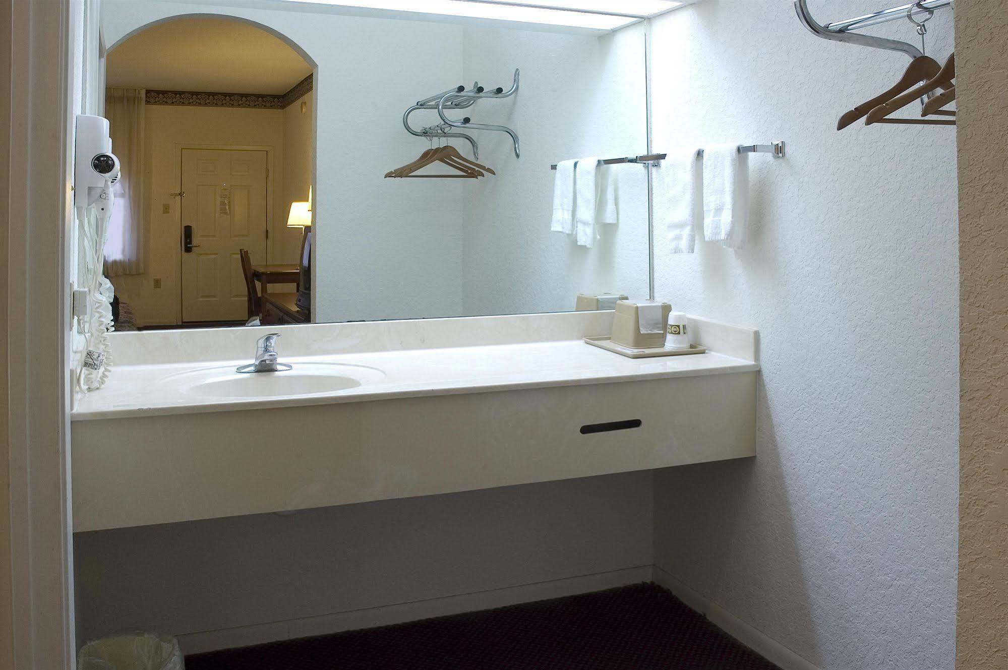Budget Host Hempstead Inn Brookhollow/Energy Corridor Houston Exteriör bild